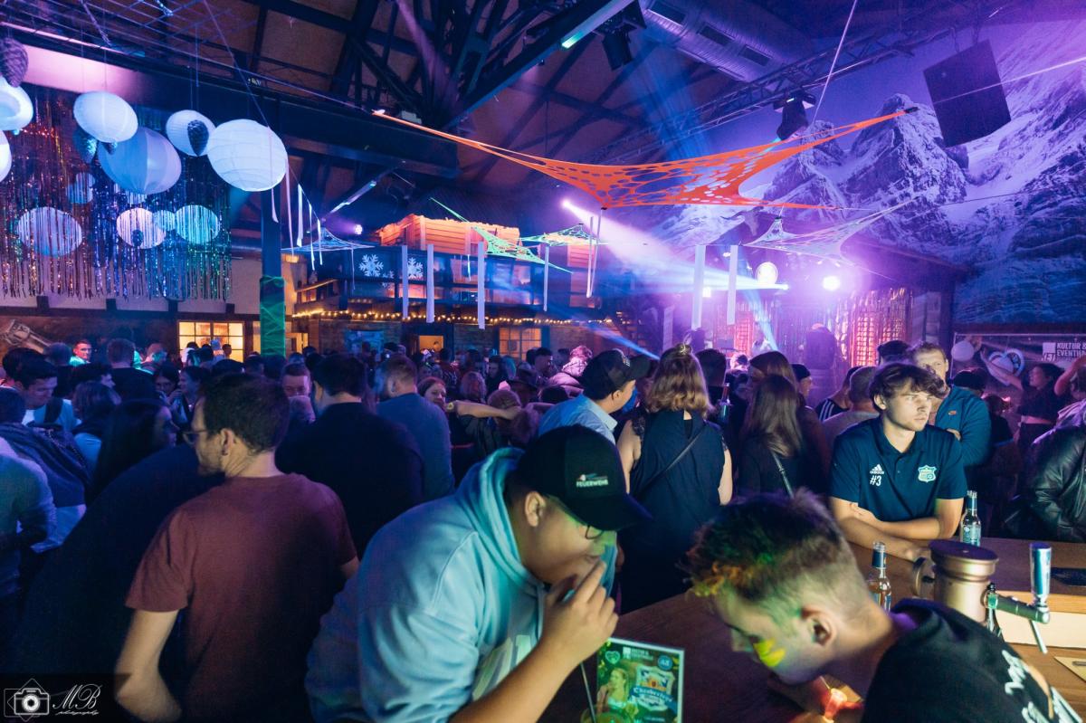 Lutz Hütte Tuggen - 90er / 2000er Party 