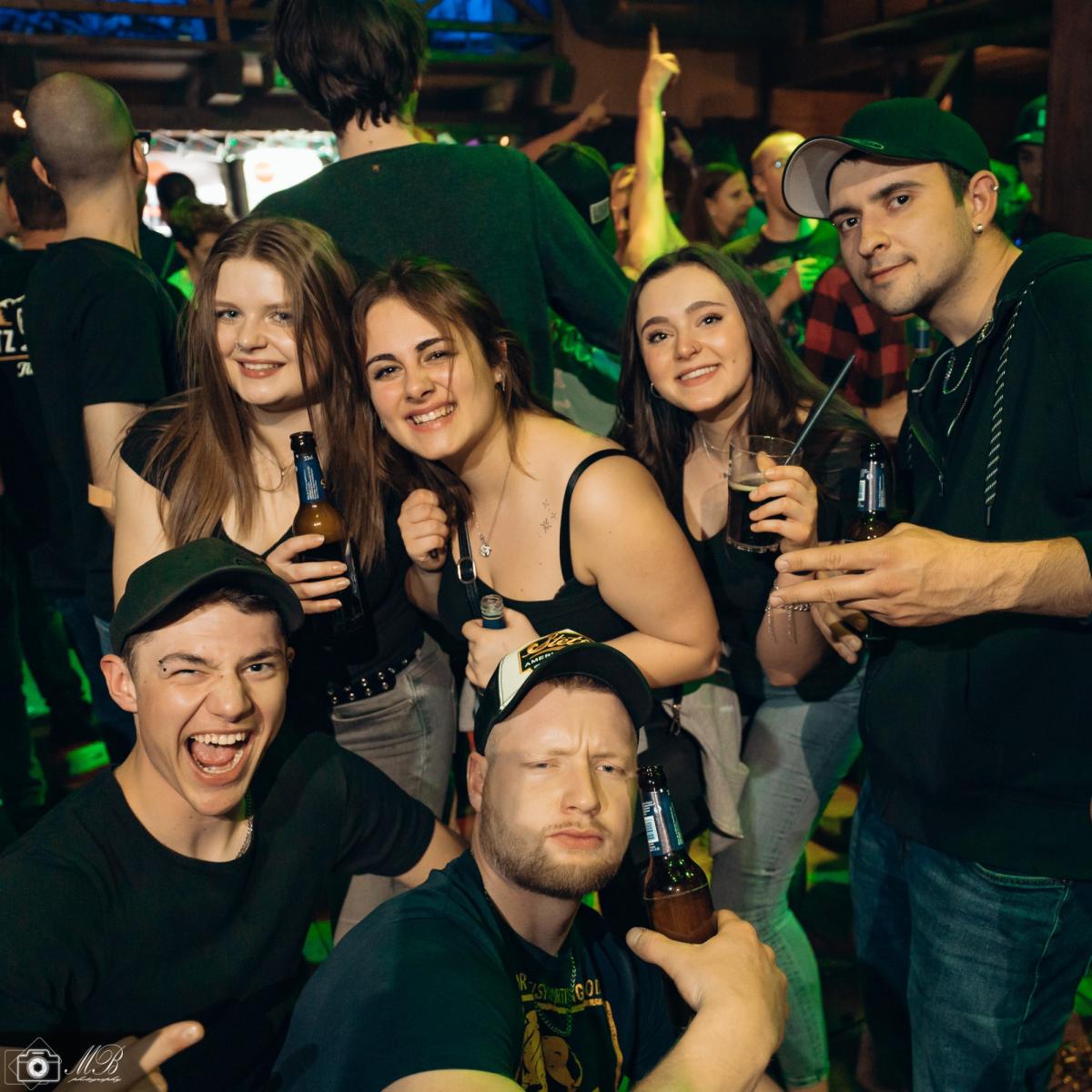 Lutz Hütte Tuggen - Bunny Party